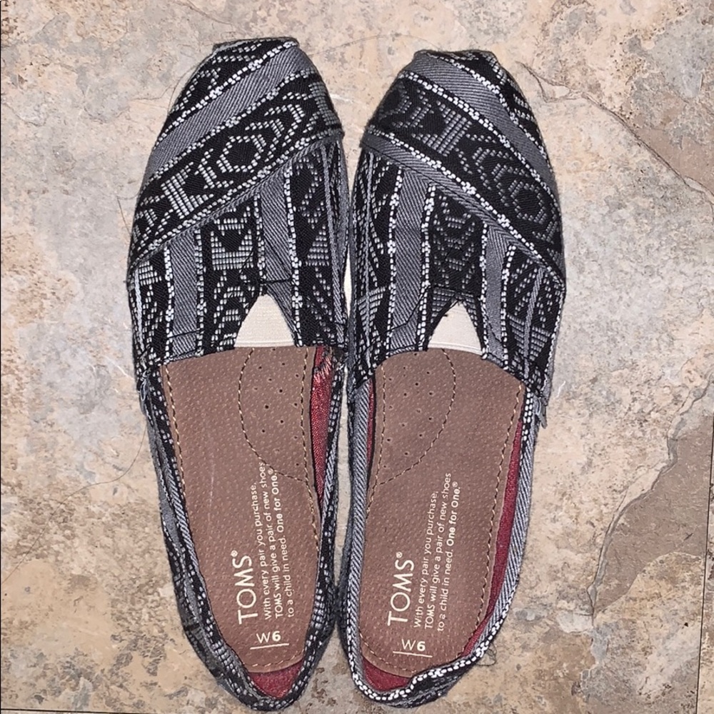 Tom’s black, white and gray Aztec print
